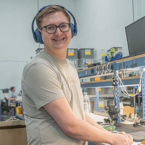 computer repair tech smiling